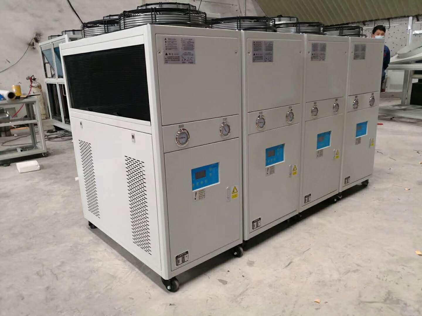 工业惠阳冷水机正常运行的参数情况和优缺点的图片 工业惠阳冷水机正常运行的参数情况和优缺点的图片